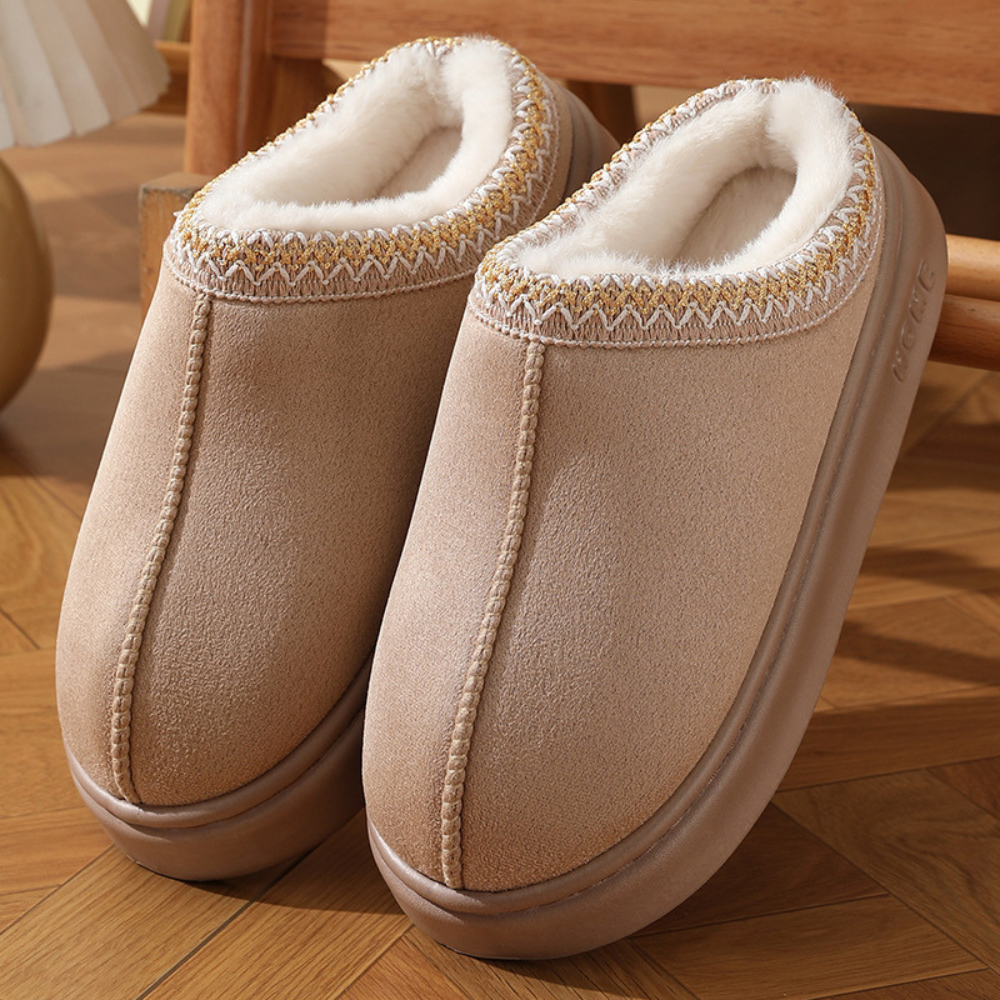 Fluffy hjemmesko med kunstpels og plateau — polstrede vinterslip-ons
