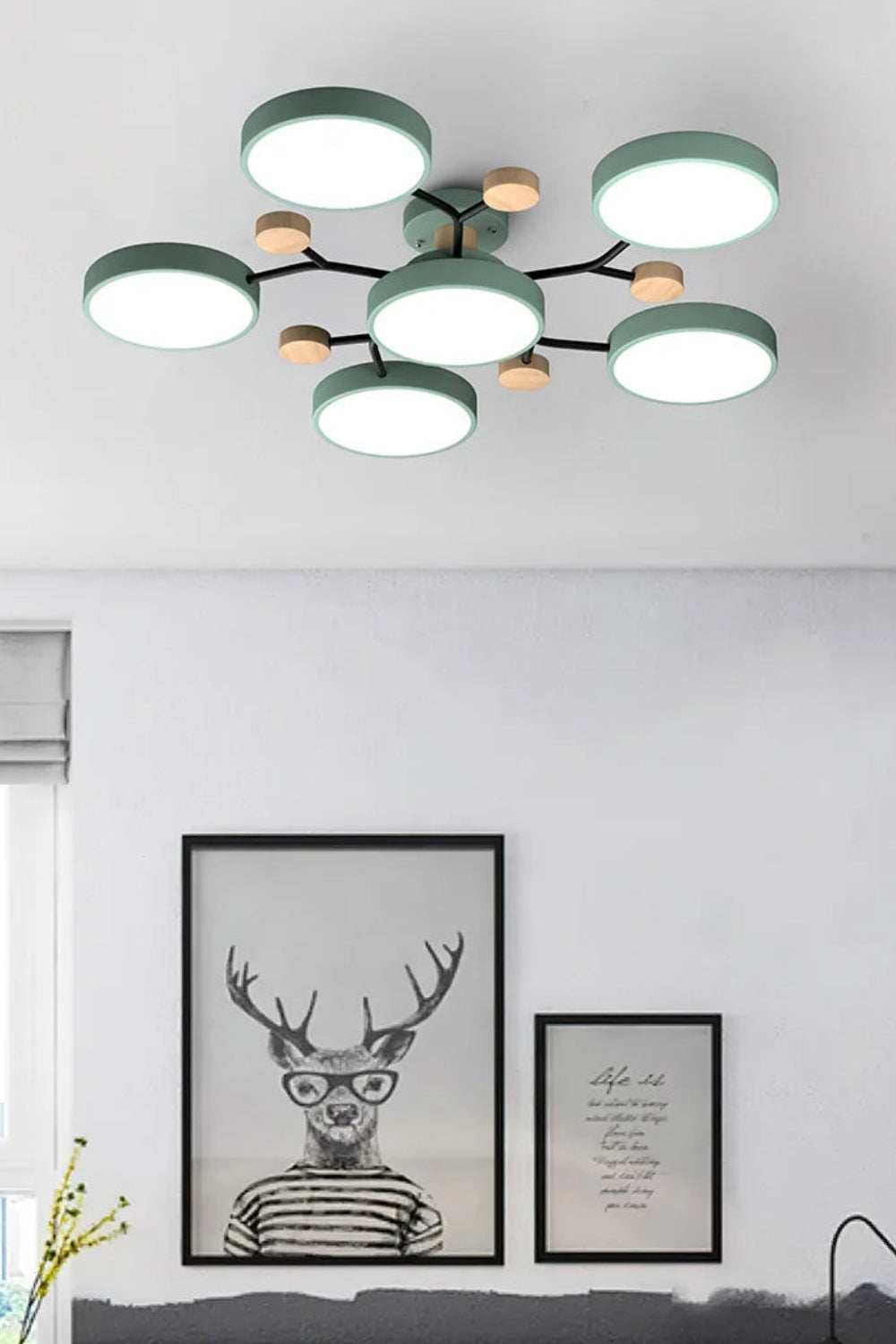Loftlampe med flere hoveder, skiver og grene i Morandi-farver | Souliia