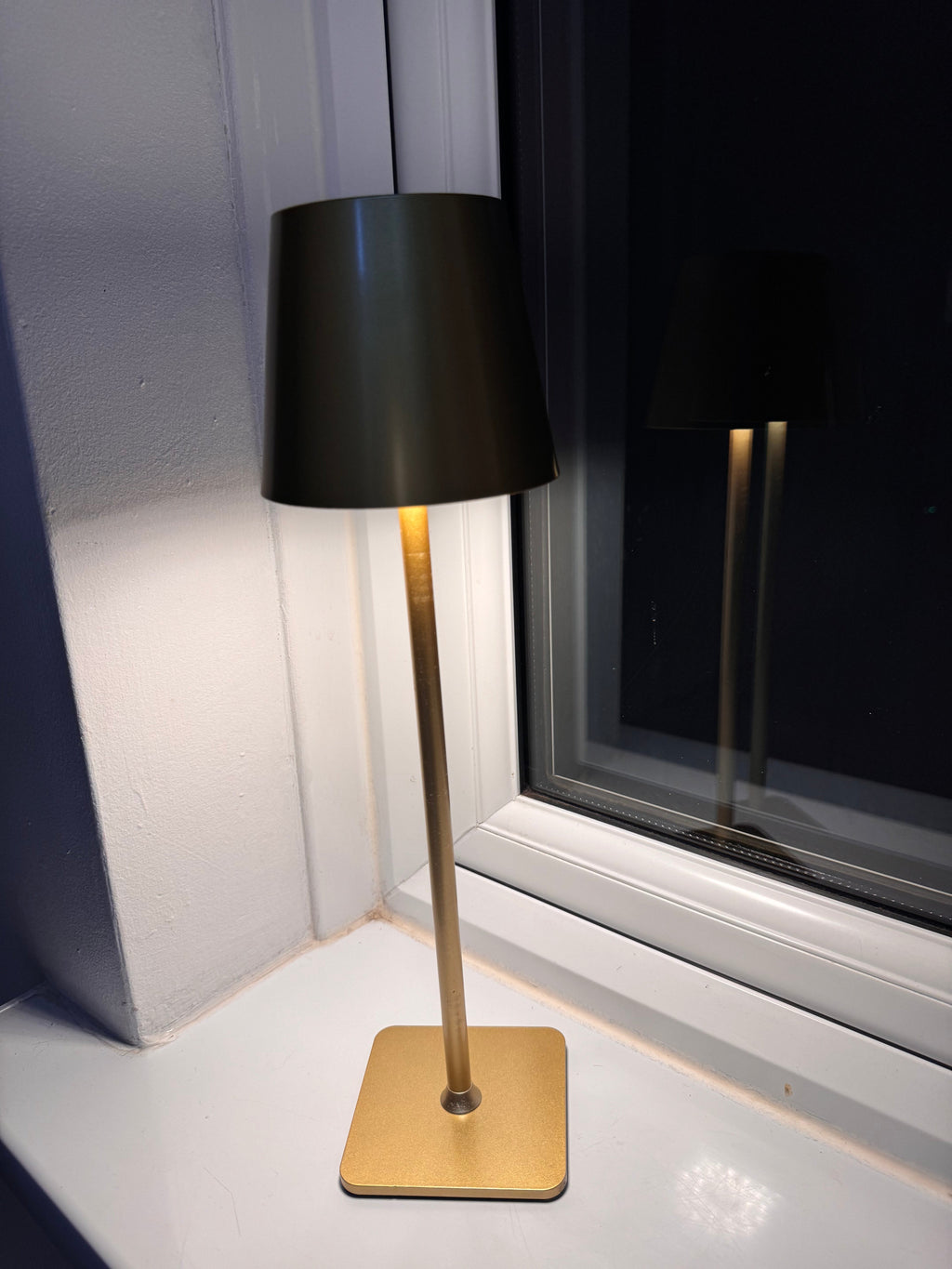 HaloLux Cordless LED Table Lamp – Dimmable Touch Controls, Rechargeable