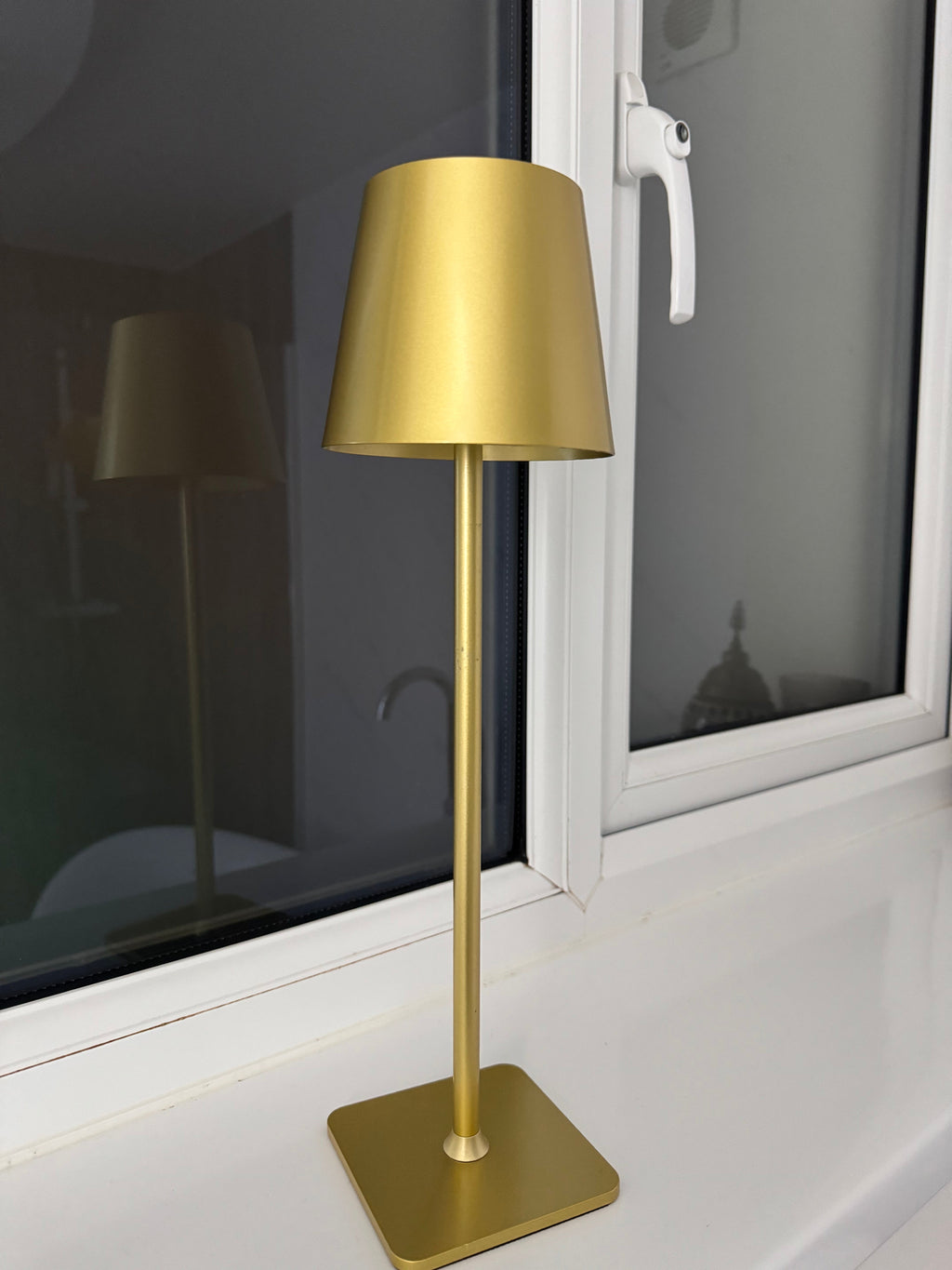 HaloLux Cordless LED Table Lamp – Dimmable Touch Controls, Rechargeable