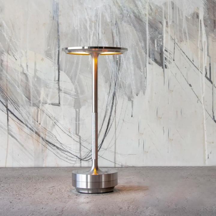 Přenosná bezdrátová stolní lampa - dotykový senzor, nastavitelná intenzita světla
