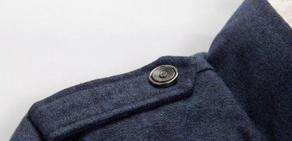 Klassisk ulltrenchcoat — langermet yttertøy med knapper