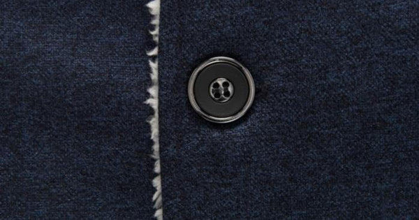Klassisk ulltrenchcoat — langermet yttertøy med knapper