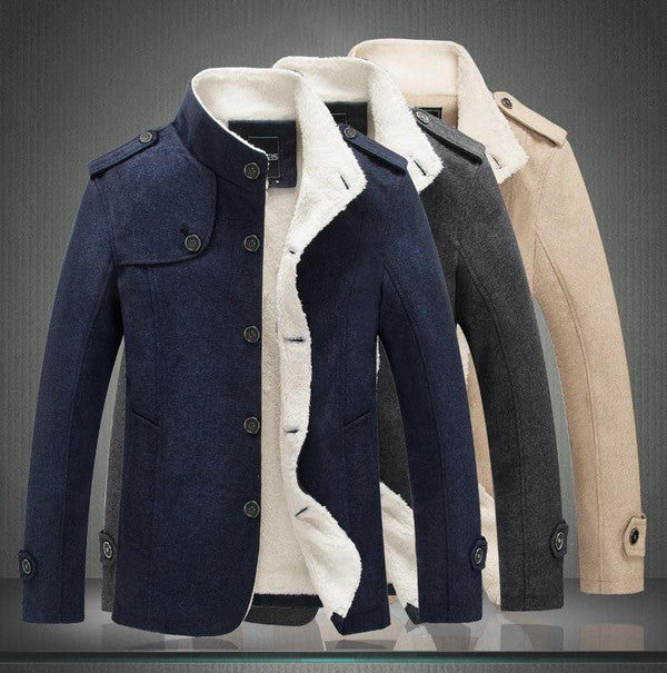 Klassisk ulltrenchcoat — langermet yttertøy med knapper