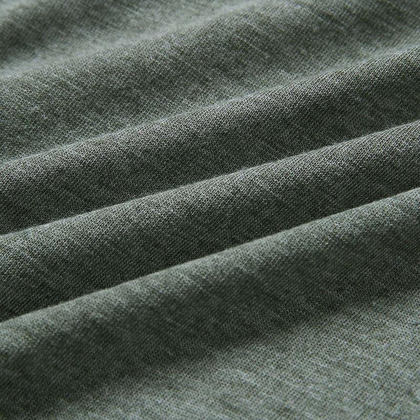 Šaty bez ramínek na knoflíky — elegantní výrazný styl