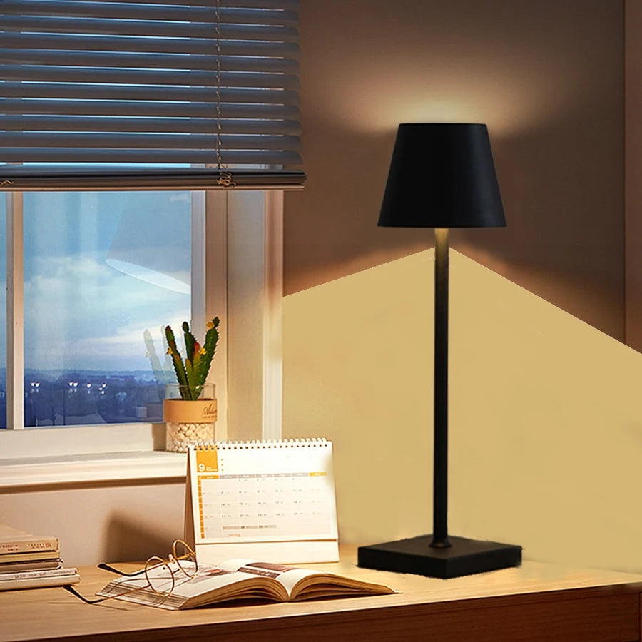 Stolní LED lampička k posteli s dotykovým ovládáním — nastavitelný jas