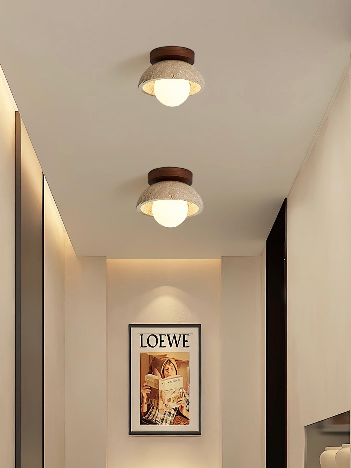 Kuppelformet loftslampe i travertin i wabi-sabi-stil til stuen | Souliia