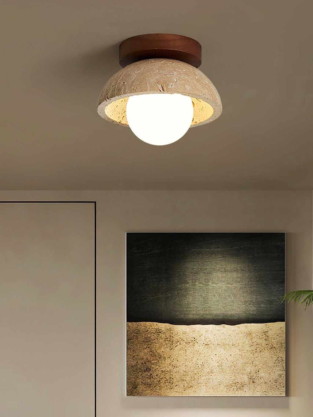 Kuppelformet loftslampe i travertin i wabi-sabi-stil til stuen | Souliia