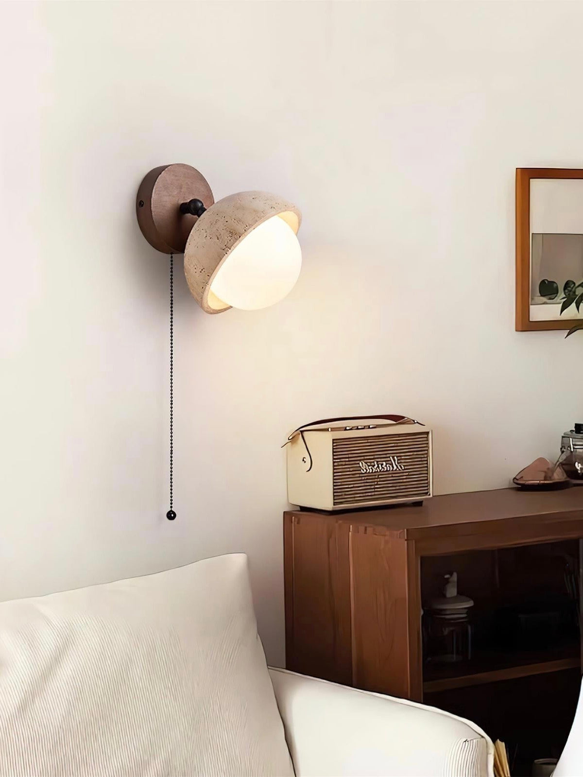 Halvkugleformet væglampe i travertin i wabi-sabi-stil | Souliia