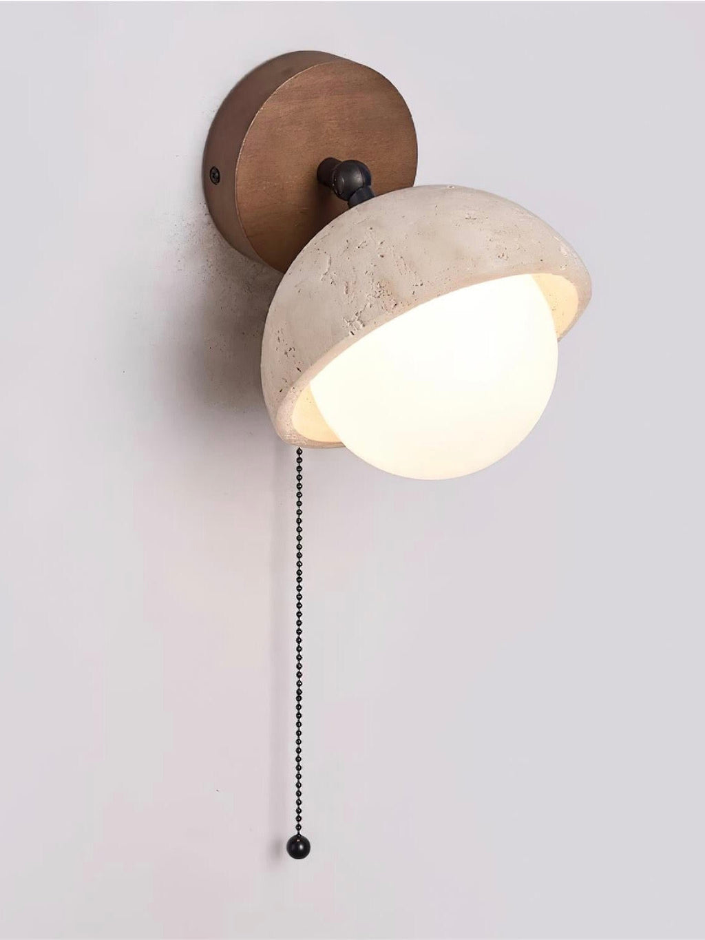 Halvkugleformet væglampe i travertin i wabi-sabi-stil | Souliia