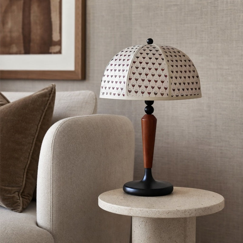 Solmire Tischlampe - Französischer Vintage-Stoffkuppelschirm mit Holz- und Metallfuß für Schlafzimmer und Wohnzimmer | Souliia