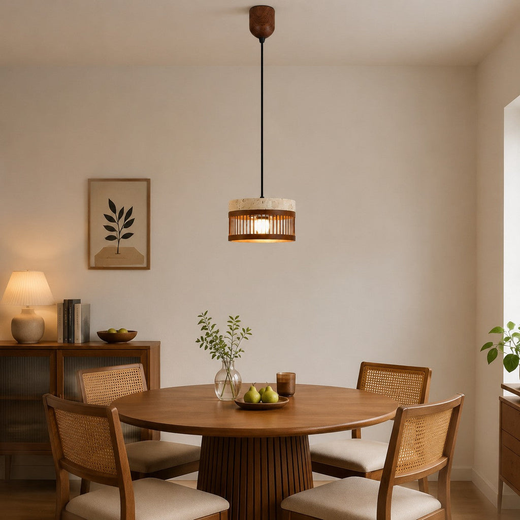 Vintage pendellampe i travertin og metal til spisestuen | Souliia