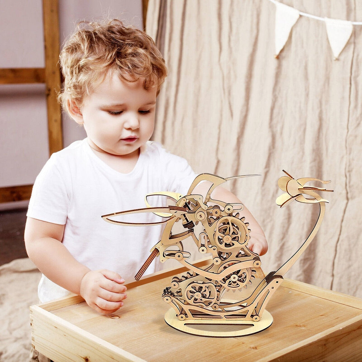 Transform Your Home with the Enchanting Dance of a Lifelike Hummingbird - Souliia
