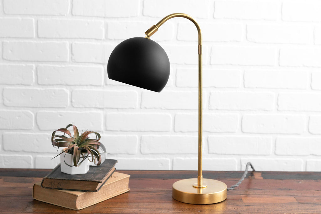 Ornato Luxe moderne dekorativ bordlampe – stilfuld belysning til hjemmet | Souliia