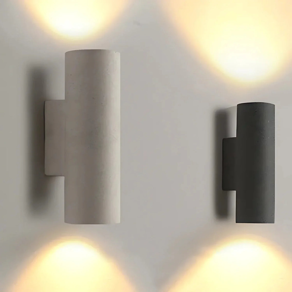 Minimalistisk indendørs og udendørs væglampe i cement med midnatsglød | Souliia