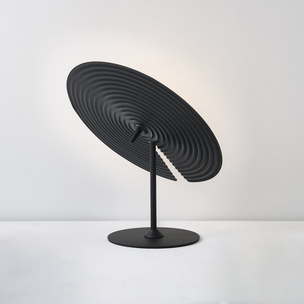 Moderne klassisk pladespiller-bordlampe M31 | Souliia