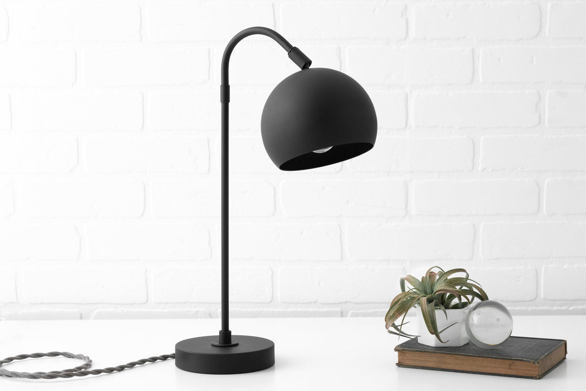 Ornato Luxe moderne dekorativ bordlampe – stilfuld belysning til hjemmet | Souliia
