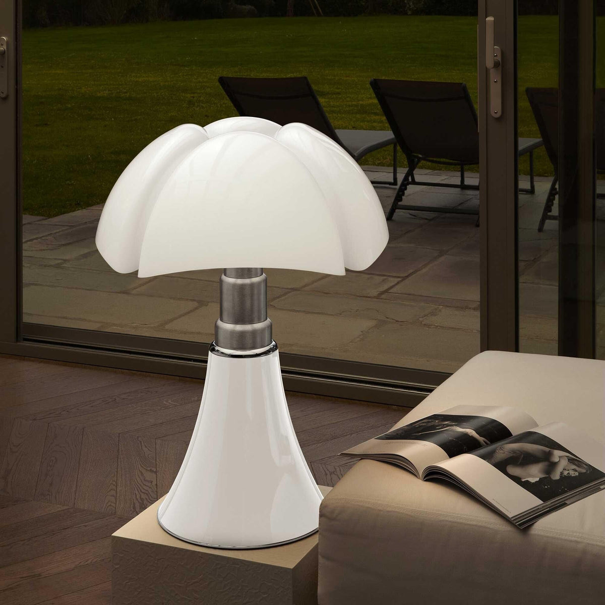 Petalica Table Lamp | Souliia