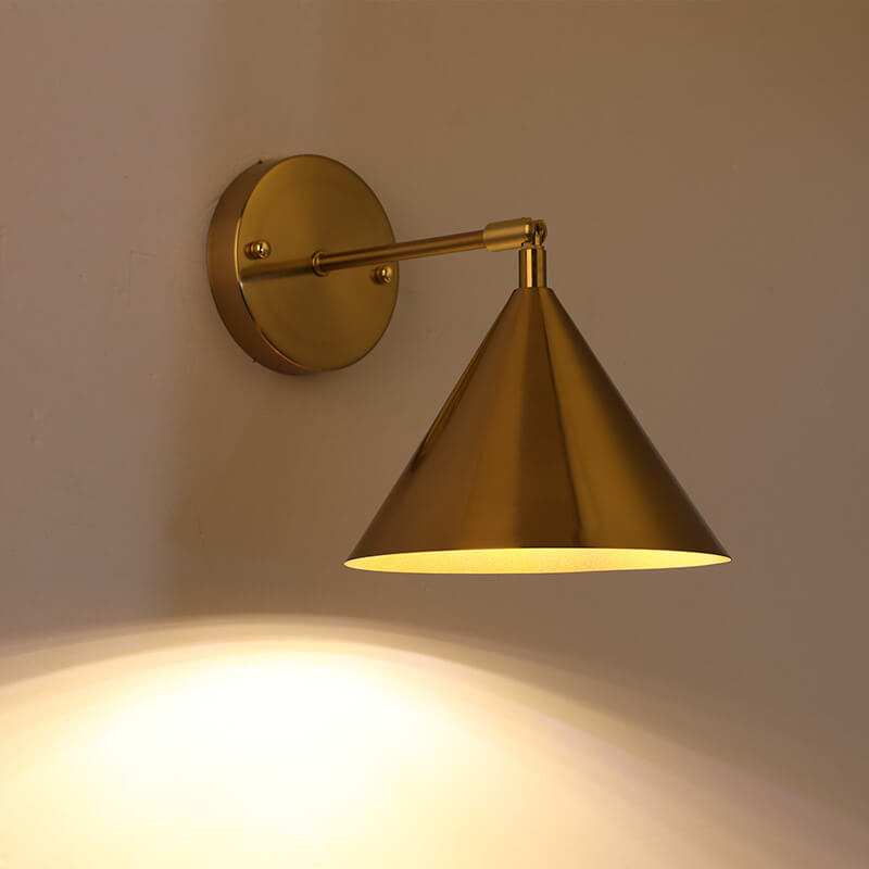 Lampă-aplică modernă, simplă, cu un bec, din fier placat cu alamă, cu abajur conic rotund | Souliia