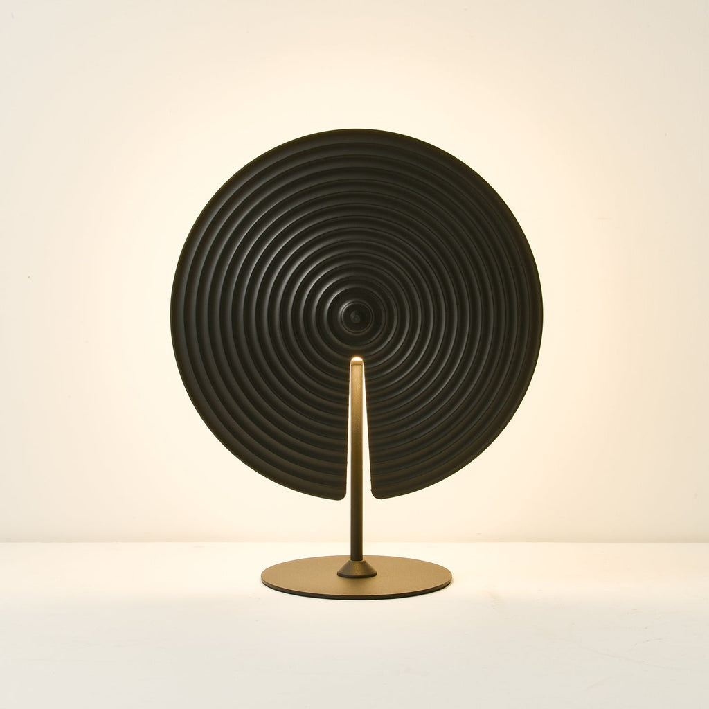 Moderne klassisk pladespiller-bordlampe M31 | Souliia