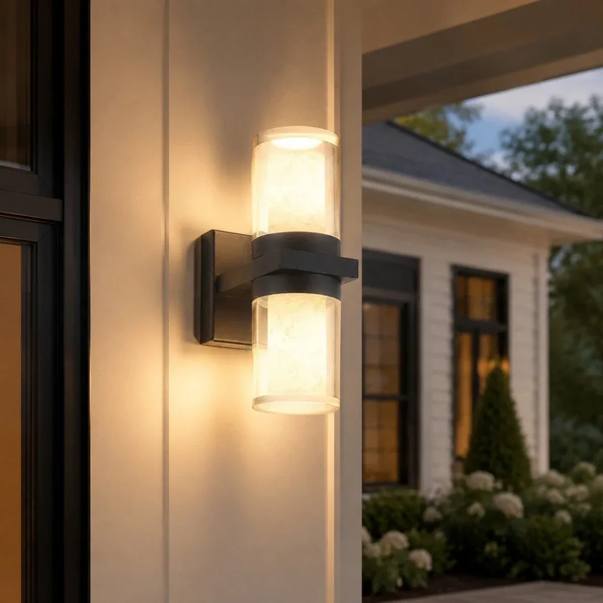 Lampada da parete per esterni moderna in nero opaco | Souliia