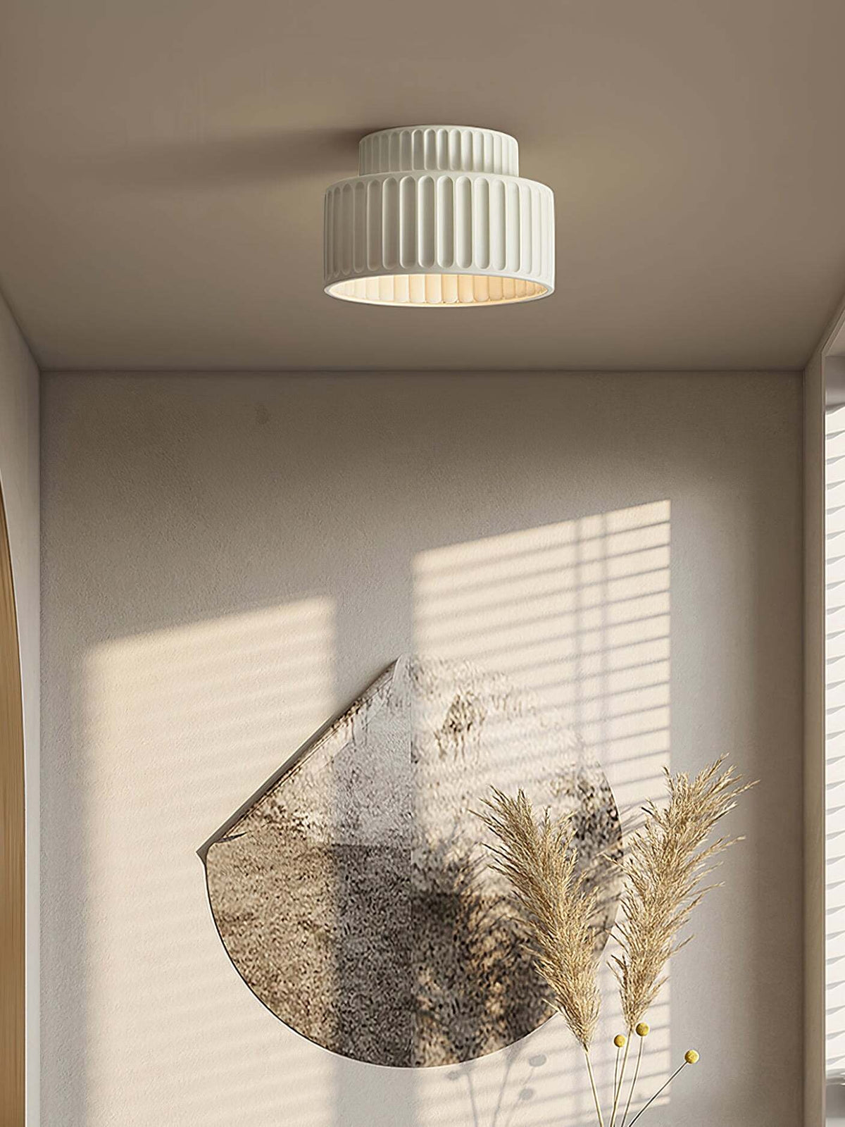 Hartsikattovalaisin – wabi-sabi-tyylinen beigenvärinen pinta-asennettava valaisin pohjoismaiseen sisustukseen | Souliia