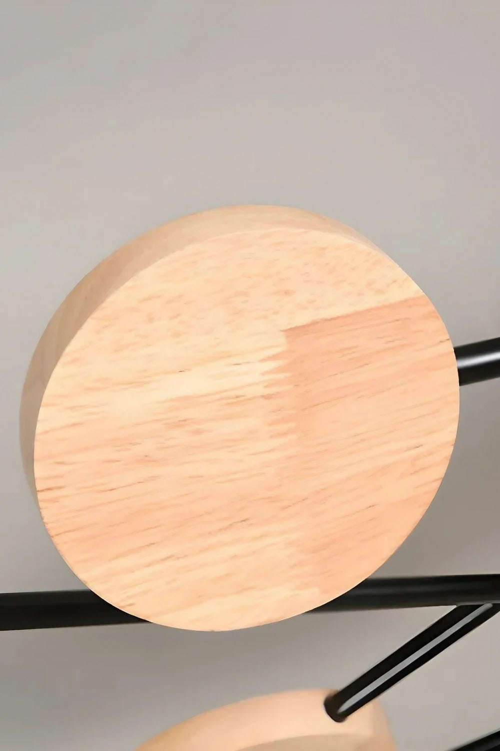 Loftlampe med flere hoveder, skiver og grene i Morandi-farver | Souliia