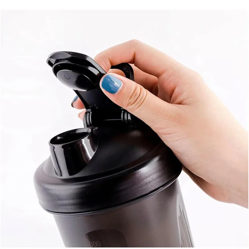 Garrafa shaker de proteína de 600ml — Design à prova de fugas, bola misturadora
