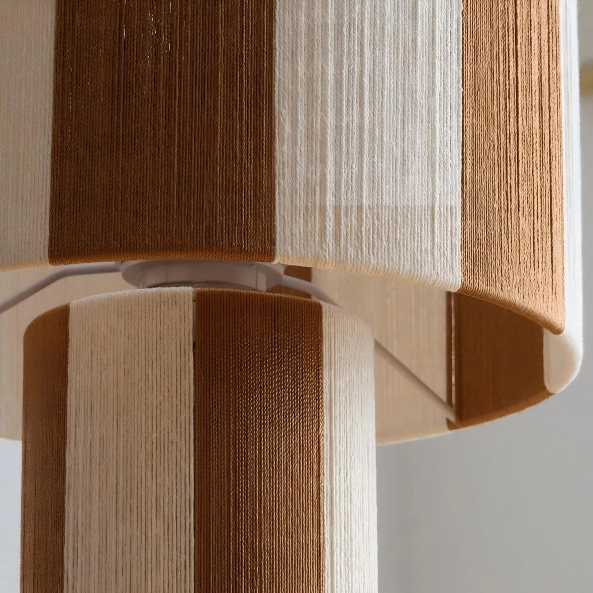 Gestreifte gewebte Schirm Tischlampe | Souliia
