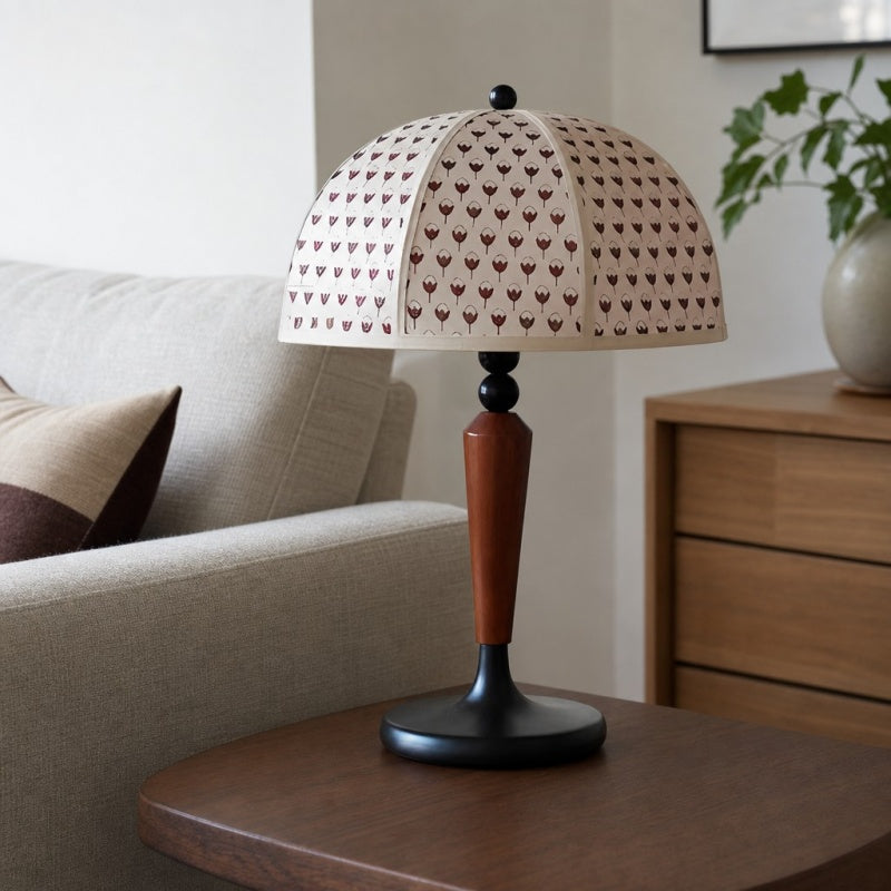 Solmire Tischlampe - Französischer Vintage-Stoffkuppelschirm mit Holz- und Metallfuß für Schlafzimmer und Wohnzimmer | Souliia
