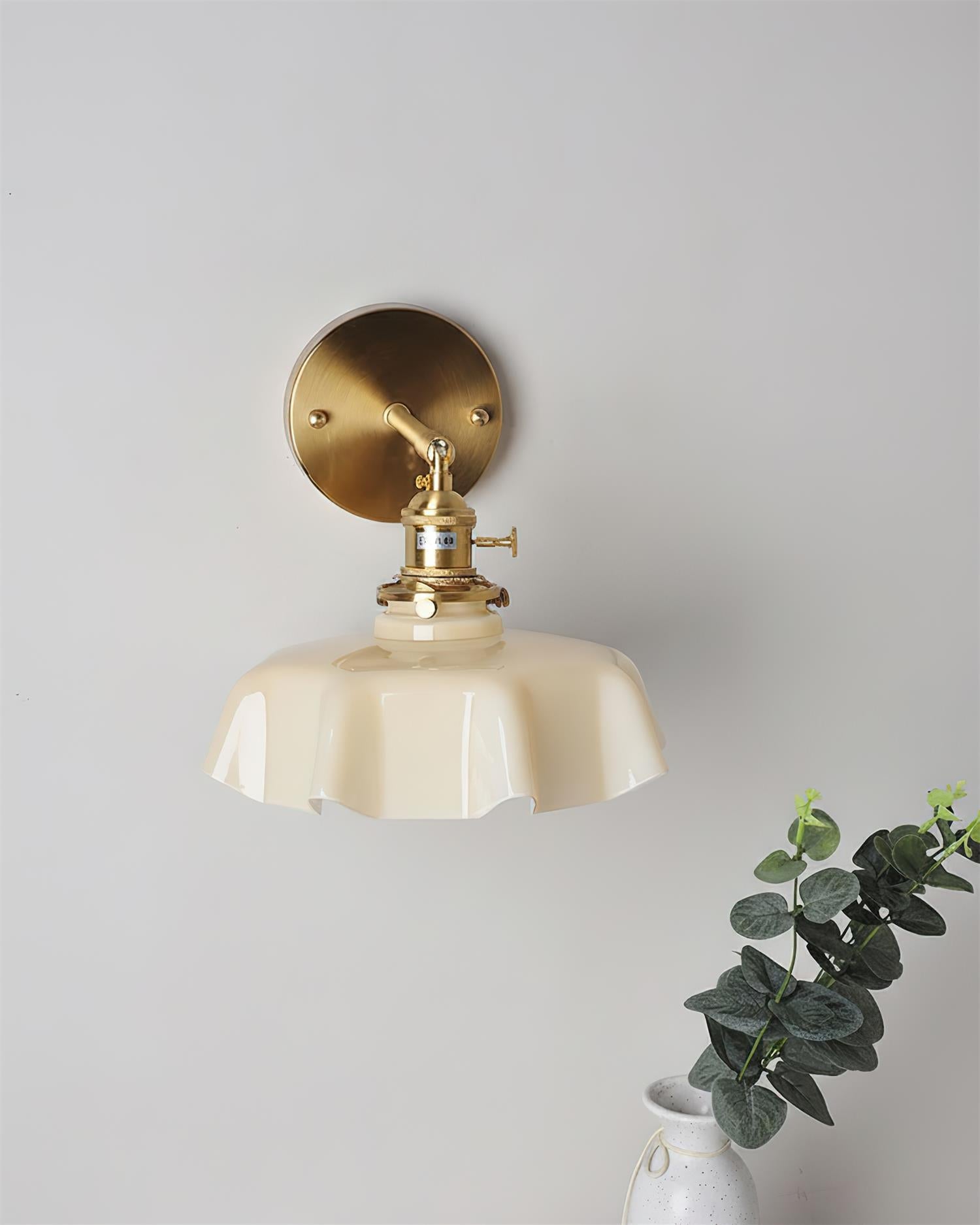 Rockige Wandlampe mit Rocksaum | Souliia