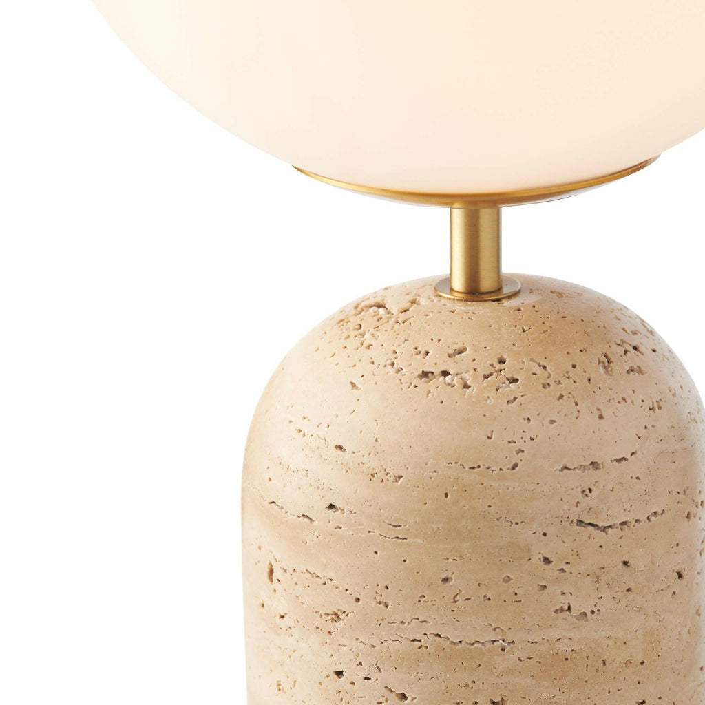 Moderne minimalistisk bordlampe med travertinfod og glaskugle M16 | Souliia