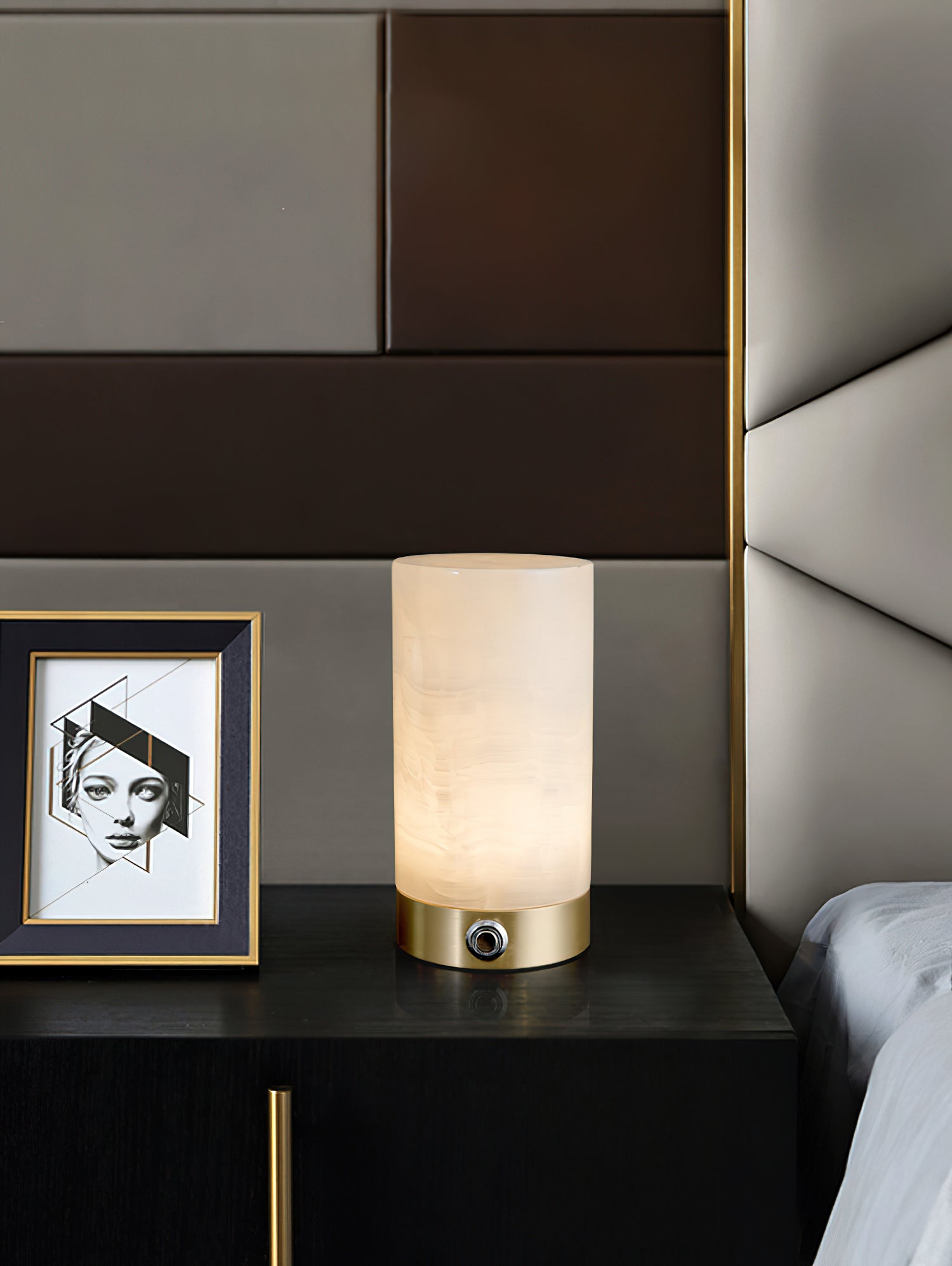 Totem Alabaster Table Lamp (built-in battery) | Souliia