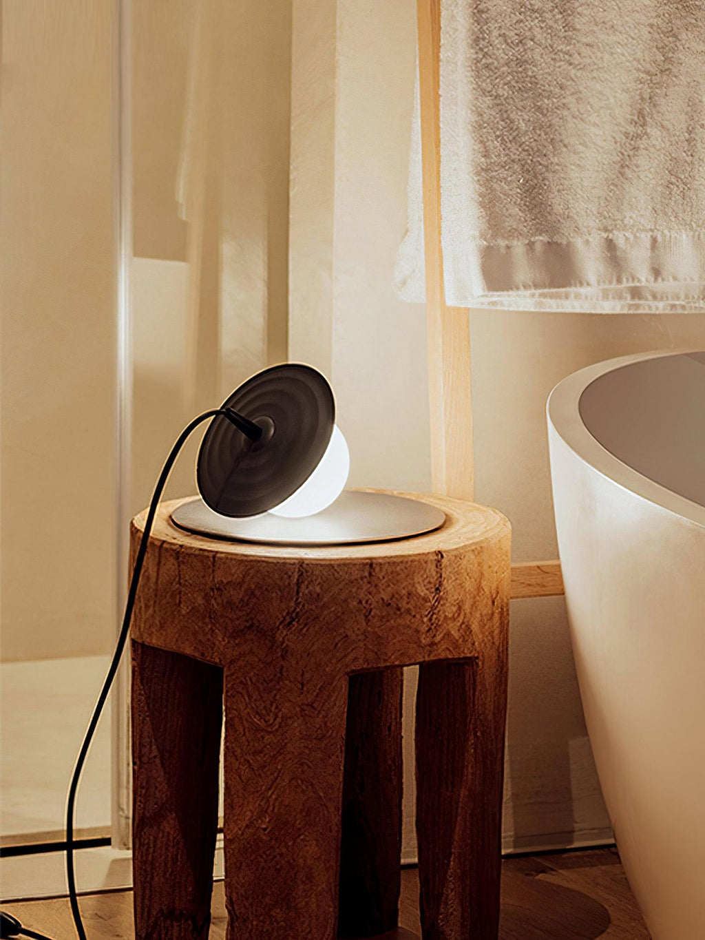 Moderne klassisk pladespiller-bordlampe M31 | Souliia
