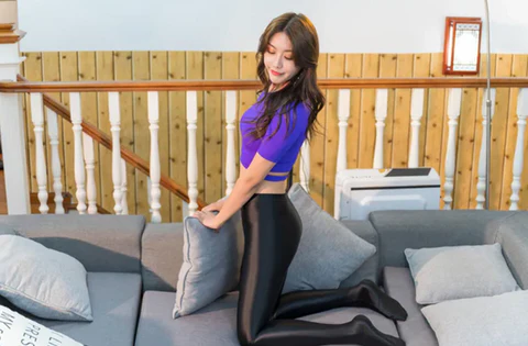 Glansiga ogenomskinliga glänsande strumpbyxor med hög midja — elastiska smala leggings