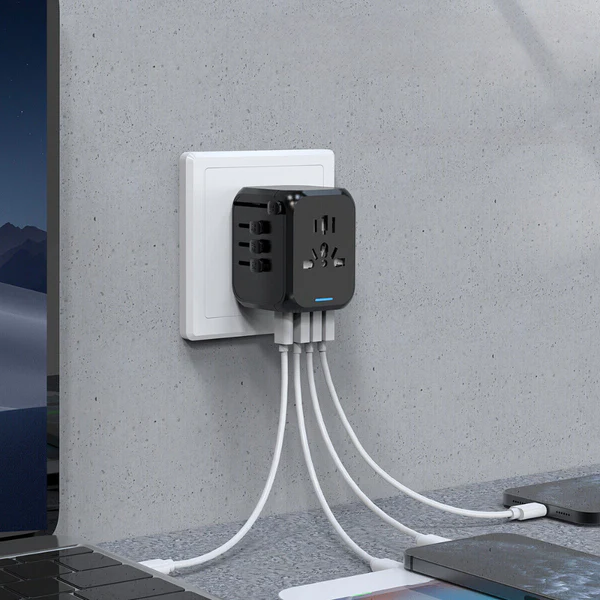 Adaptateur de voyage universel multiports — 150+ régions, recharge USB