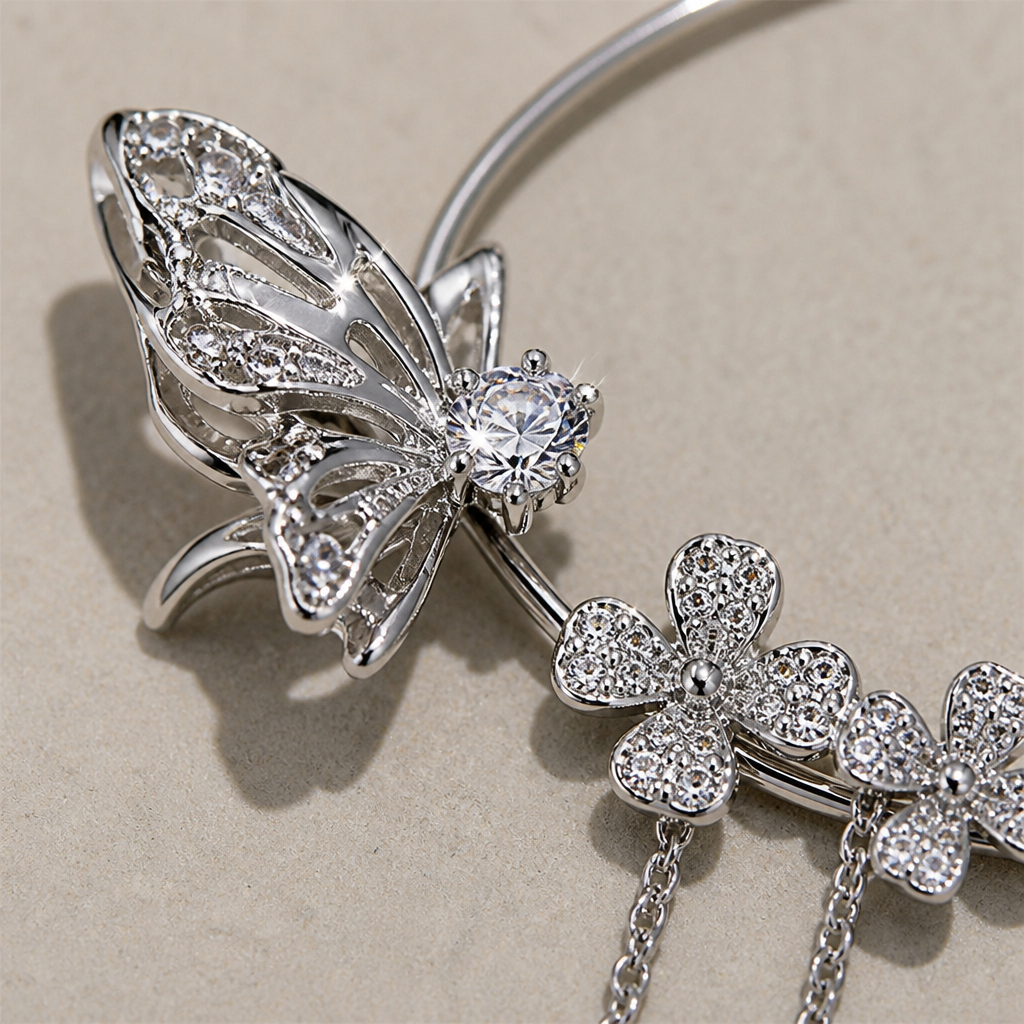 ZephyraLuxe – Manchette d'oreille papillon en zircon avec pampilles à chaîne - Souliia